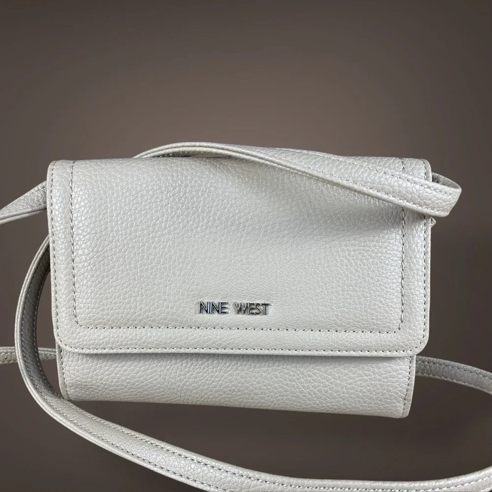 Nine West Crossbody Wallet Clutch Taupe Faux Pebble Leather Organizer‎ Bag